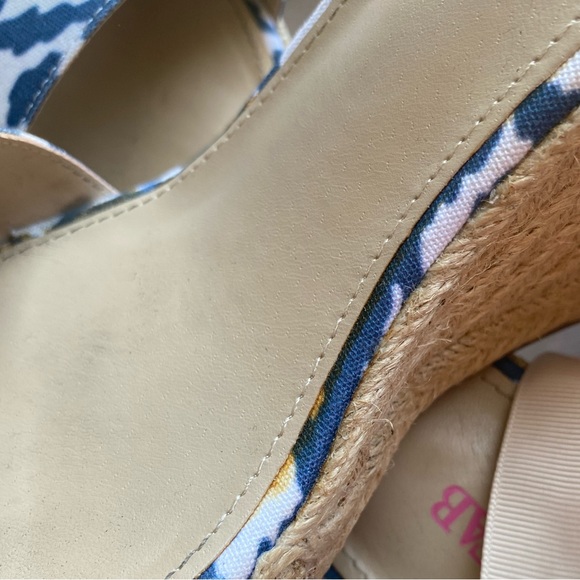 Just Fab Blue and White Ikat-Printed Wedges - Picture 4 of 9